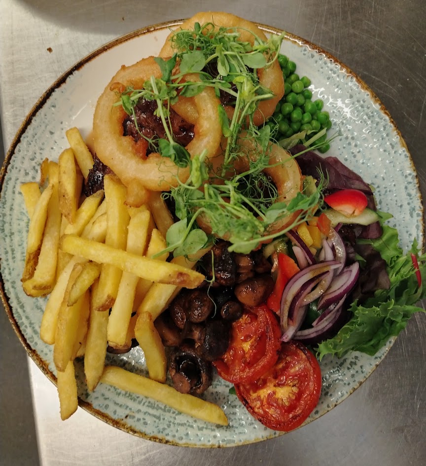 Chargrilled plate with mushrooms, tomato, chips and salad